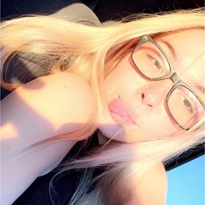 Meet your Posher, Abigail